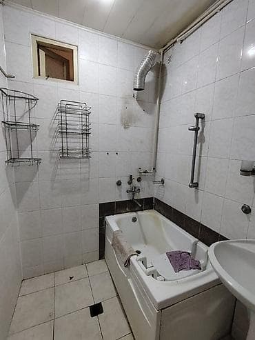 memar ecemi kiraye ev: Nəsimi rayonu, Memar Əcəmi metrosunun yaxınlığı, köhnə tikili, 5 — 6