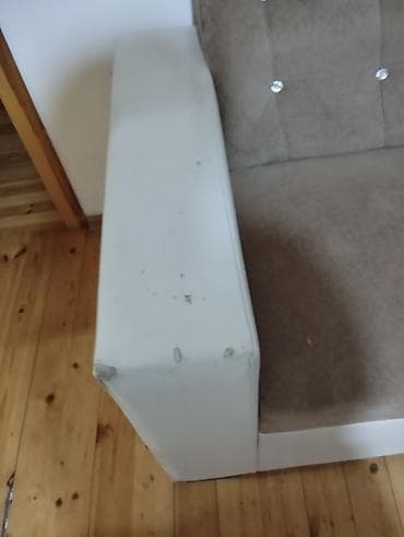 Divan və kreslo dəstləri: Künc Divan yaxşı Vəziyyətdə Bir Tək Qollarında Didilmələr Var Qalan — 4