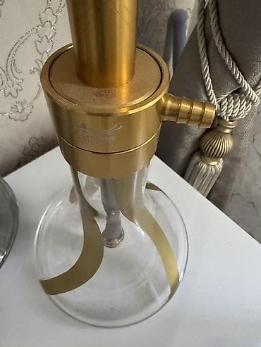Qızılı rəngli nargilə seti - Modern, minimalist dizaynlı qızılı gövdə — 2