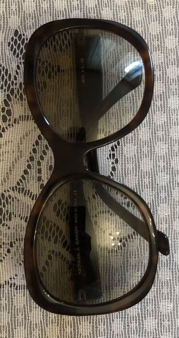 Qadin Gun eyneyi. Susesinde surtunmesi var