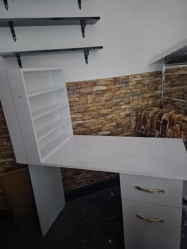 istolar: Düz masa, Stulsuz, Polkalı, Siyirməli, Parlaq laminat — 3