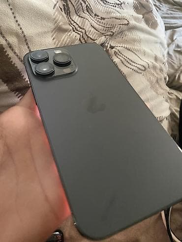 IPhone 15 Pro, 256 GB, Black Titanium — 4