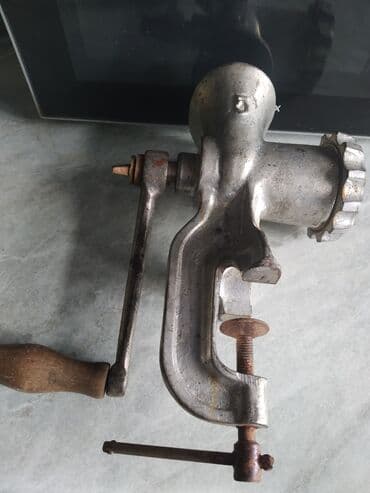 советская раковина: Чугунная мясорубка советская 👍 в отличном состоянии,тяжелая — 1