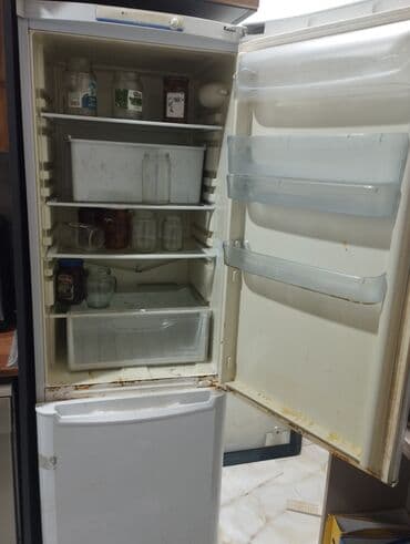 Ət çəkən maşınlar: İşlənmiş 2 qapılı Indesit Soyuducu Satılır, rəng - Ağ, Dolab içi — 1