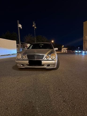Mercedes-Benz E-Class: 2.2 l | 2000 il Sedan — 3