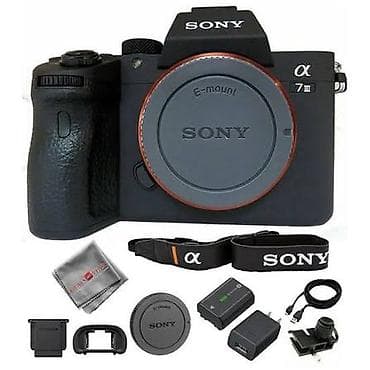 Sony Alpha a7 III (ILCE-7M3) tam kadr E‑mount güzgüsüz fotoaparat