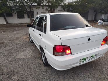 xacmazda ucuz avtomabiller: Avtomobil: Sedanın kompakt sinfi, ağ rəng Kuzov: 4 qapılı, ağ boya — 8