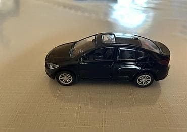 Model avtomobil – qara rəngli sedan miniatürü - Material: metal və — 5