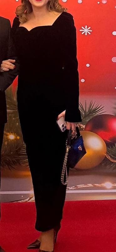 Özəl olaraq 350 azn-yə tikdirilib. L razmer. 1 dəfə geyinilib. Karset