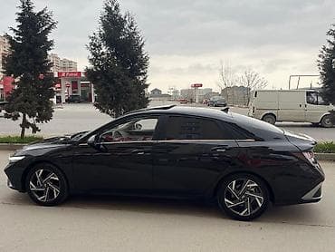 Мототранспорт: Hyundai Elantra – qara rəng, sedan, modern və aqressiv dizayn — 6