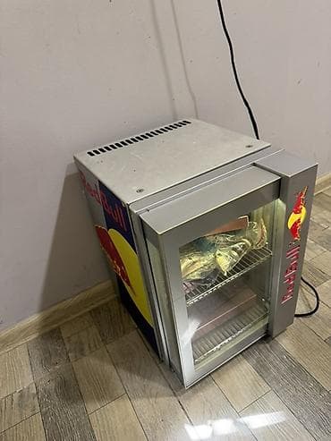 Red Bull brendli mini vitrin soyuducu - Kommersiya tipli masaüstü — 1