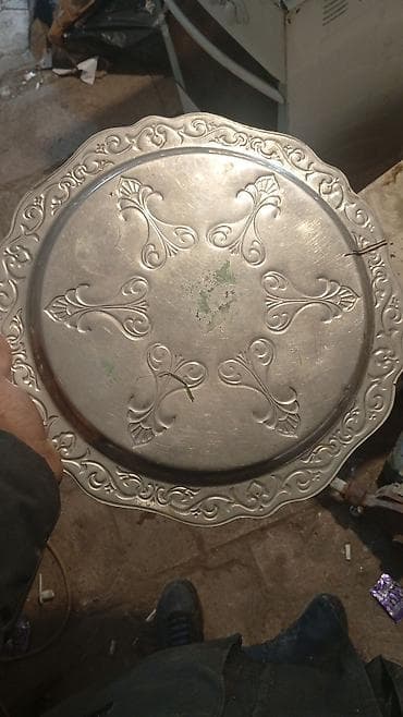 gümüş qədəh: Məhsul: Şərq üslubunda metal süfrə dəsti Tərkib: - 1 ədəd naxışlı — 4