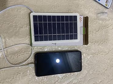 Günəş enerjisi ilə işləyən portativ enerji paneli və USB çıxışı -