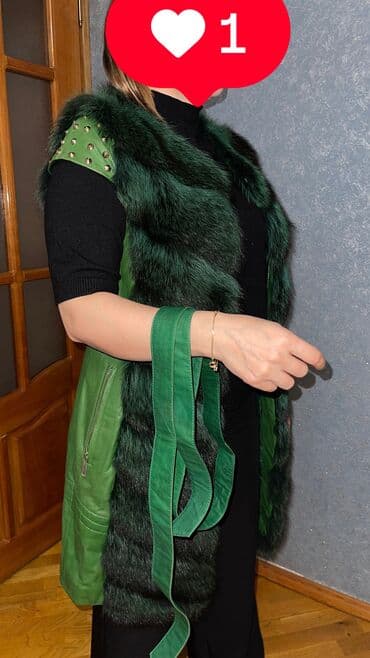 kürk jilet: Yaşil rengde ust geyimi. Tebii deri ve tebii xezdir. Baha alinib. Yeni — 7