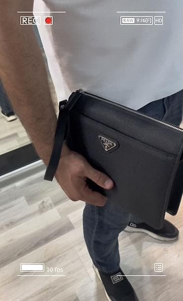 popitli çanta: Kişi üçün qol qayışı ilə daşına bilən, kompakt ölçülü əl çantası — 5