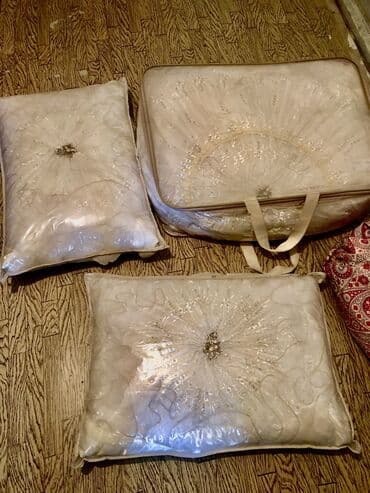 zəncirotu balı: Qosa kravat ve yastiq uzu. 180 azn alinib acilib baxilib ehtiyac — 1