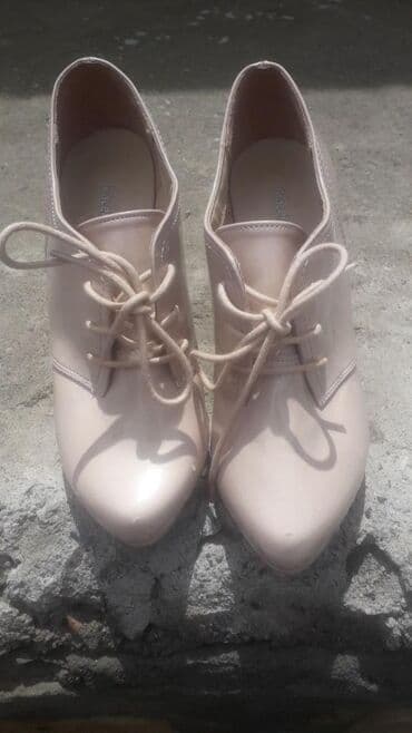 Ölçü: 39, rəng - Ağ, İşlənmiş