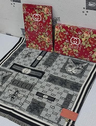 Личные вещи: Gucci Qadın şərfi – boz-qara tonlarda, monoxrom dizayn. - Üzərində GG — 3