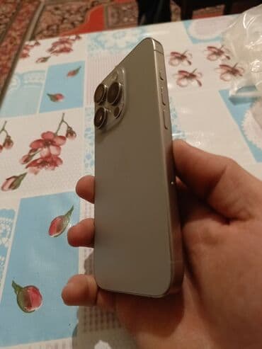 Fly: IPhone 15 Pro, Natural Titanium — 3