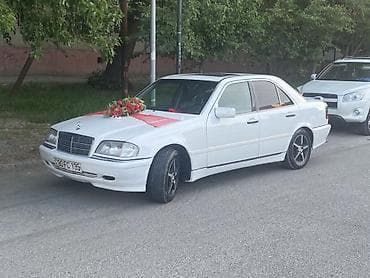 mercedes benz panorama: Mercedes-Benz C-Class: 2.2 l | 1996 il Sedan — 4