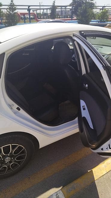 Hyundai Accent: 1.6 л | 2014 г. Седан — 8