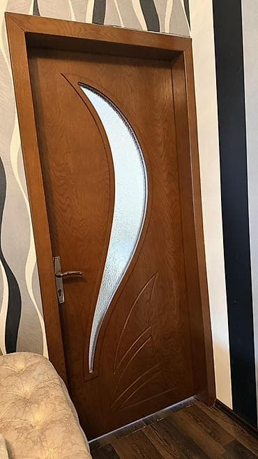 Taxta interyer qapısı – dekorativ şüşə əlavəli 2 qapidi temiz taxtadi