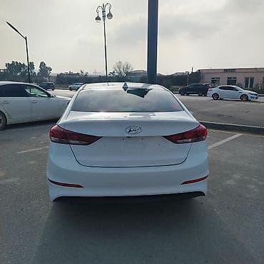 mini cooper 2009: Hyundai Elantra: 2 l | 2017 il Sedan — 4