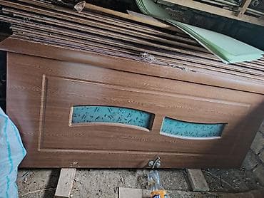 Məhsul: Taxta qapı (şüşəli dizayn) Təsvir: - Material: Taxta/laminat