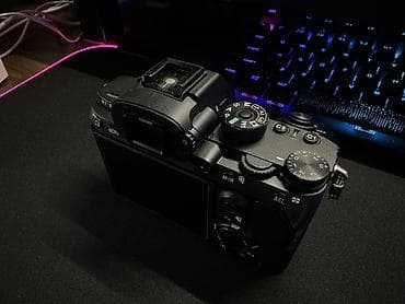 hard disk: Sony α7R III (ILCE-7RM3) tam kadr güzgüsüz fotoaparat - 42.4 MP Exmor — 2