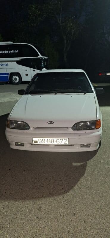 VAZ (LADA): Ağ rəngdə olan Lada sedanı. Bu avtomobil gündəlik istifadə üçün — 3