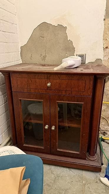 taxta dolab: Klassik üslublu taxta şkaf-bufet - Material: masif ağac görünüşlü — 1