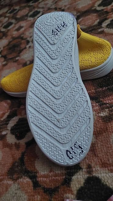 39 razmer. Geynmemiwem yenidir rasyyadan nece alib getirmisemse elede — 2