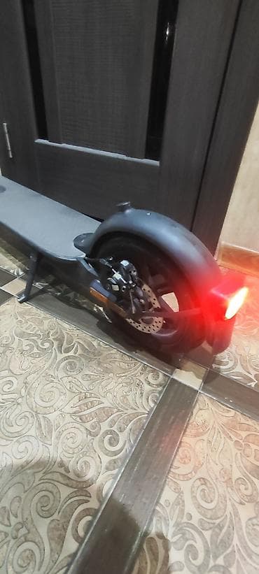 Электротранспорт: Skuter xiaomi. maksimum sürət 20-30. maksimum mesafe 25-30 km — 6