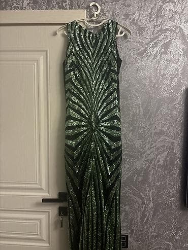 koja donlar: Yaşıl parıltılı gecə/libas - Model: Uzun, bədənə oturan, qolsuz gecə — 2