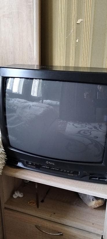 tv box pultu: Funai kineskop televizoru - Ekran: təxminən 21" CRT (kineskop), əyri — 2