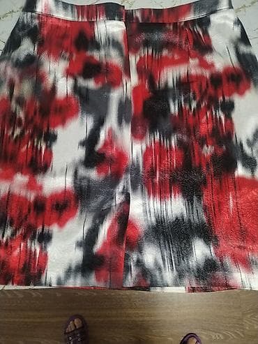 etekler: Qadın ətəyi – qısa, dar kəsim - Rəng və naxış: qara-qırmızı-ağ — 3