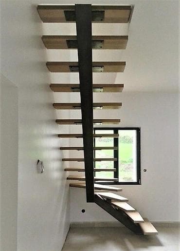 material: Pilləkən və ya Pilləkən marşı kiçik şaquli məsafələrə bölünməklə iri — 10