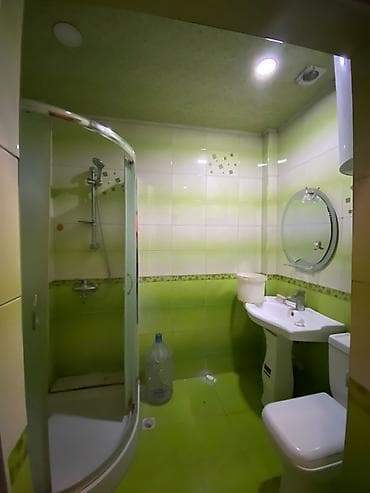 Kirayə üçün 2 otaqlı mənzil - Plan: geniş qonaq otağı və ayrıca — 6