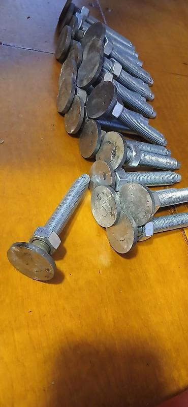 Metal bərkidici bolt dəsti satılır. Şəkildə göründüyü kimi hər bolt