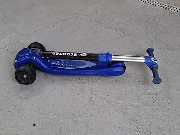 scooter samokatlar: Uşaq skuterı – 3 təkərli, mavi rəng Xüsusiyyətlər: - 3 təkərli — 5