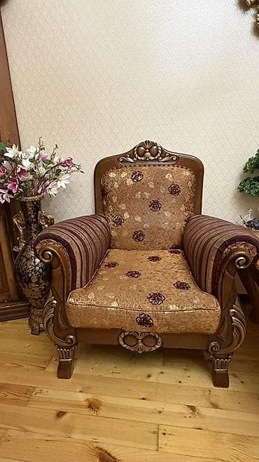 klasik divan: Klassik üslubda yumşaq mebel dəsti təqdim olunur. Real alıcılara — 1