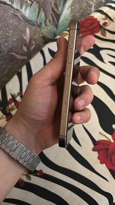 iphone 16 satisi: IPhone 16 Pro, Qızılı, Face ID — 6