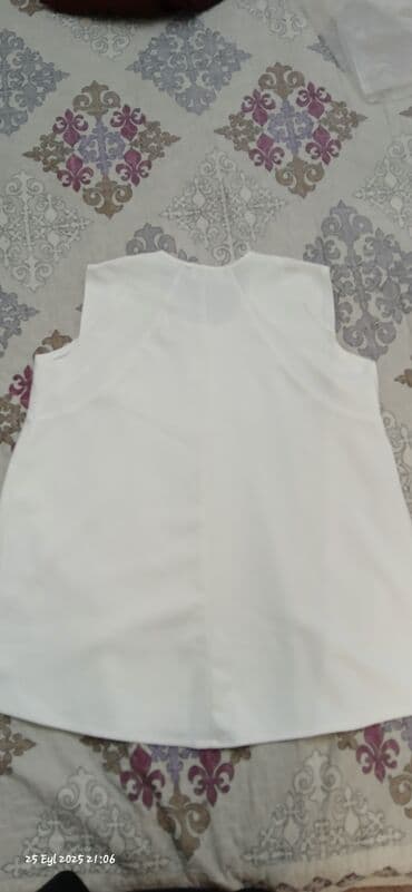 ağ koftalar: Ağ rəngli qadın bluz/köynək (qolsuz) - Rəng: südlü ağ - Model — 2