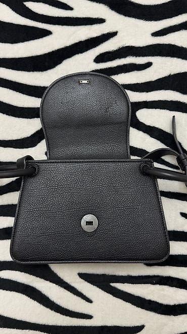 tekerli sumkalar: Çiyin çantası, Charles & Keith — 4