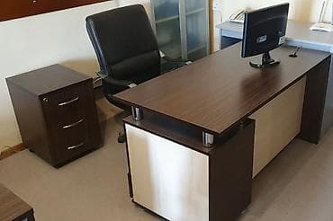 tekerli mangal: Ofis mebeli dəsti Masa,.kreslo və şkaf her üçü bir yerde 400 manat - — 1