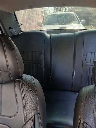 Hyundai Elantra sedan, qara rəng. - Kuzov: 4 qapı, arxa şüşələr tünd