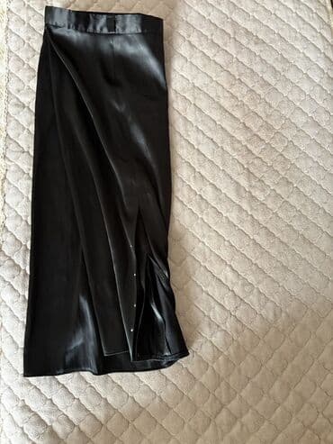 qadın cemperləri: Qadın ətəkləri dəsti - Qara atlas/parlaq teksturalı ətək – dizə yaxın — 1