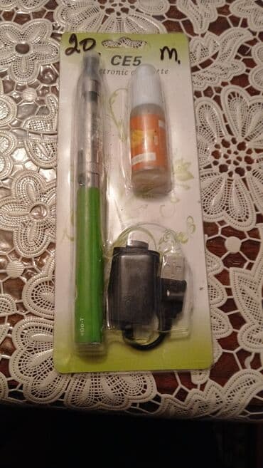yaşıl kupalnik: CE5 electronic cigarette dəsti Dəst tərkibi: - eGO-T batareyalı yaşıl — 1