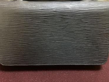 Satılır Louis Vuitton Epi model əl çantası (clutch). ✔️ Alınıb, lakin