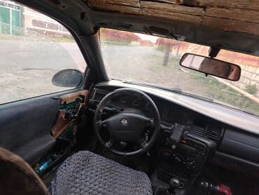 опель зафира а: Yaşıl rəngli Opel Vectra sedan avtomobili etibarlı nəqliyyat vasitəsi — 5